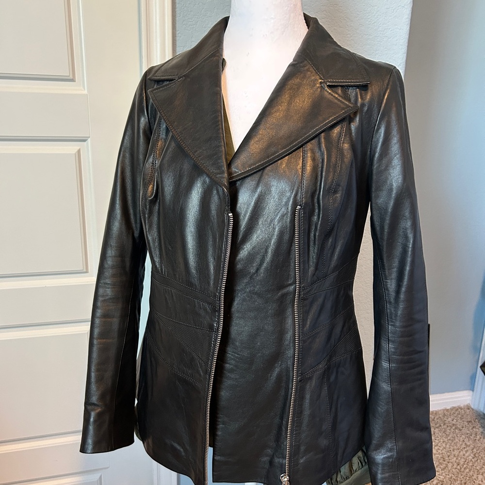 Torrini Women's Black Leather Fitted Moto Jacket S